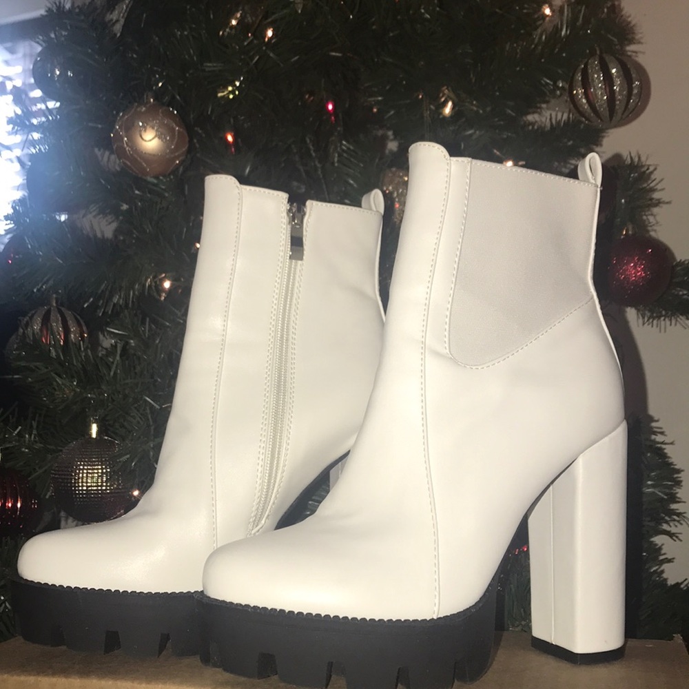 EGO Shoes White Ankle Platform Boot Size US 7/UK 5